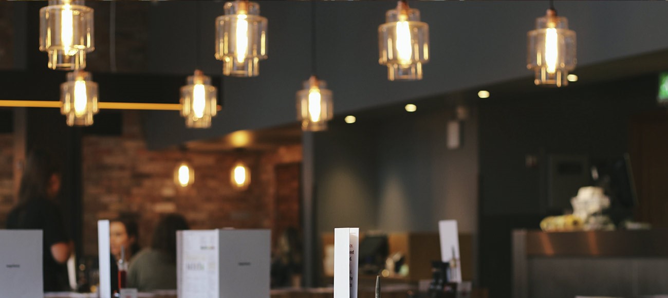 Cómo reducir el consumo de luz en tu restaurante